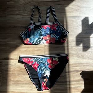 Roxy girl’s swim set
